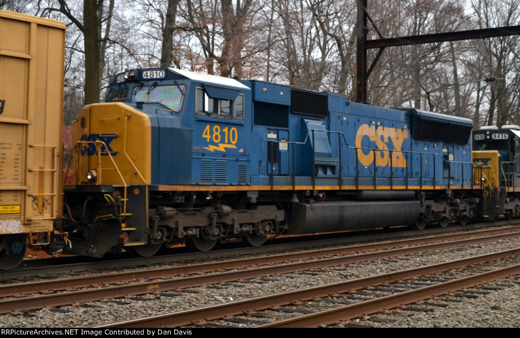 CSX SD70AC 4810 trails on Q439-15