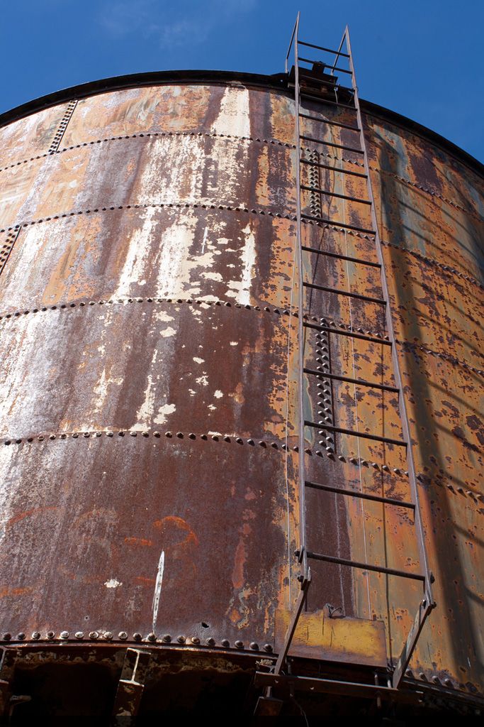 Ladder side of Pantano station tank