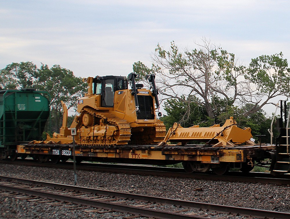 TTHX 98223 with dozer load