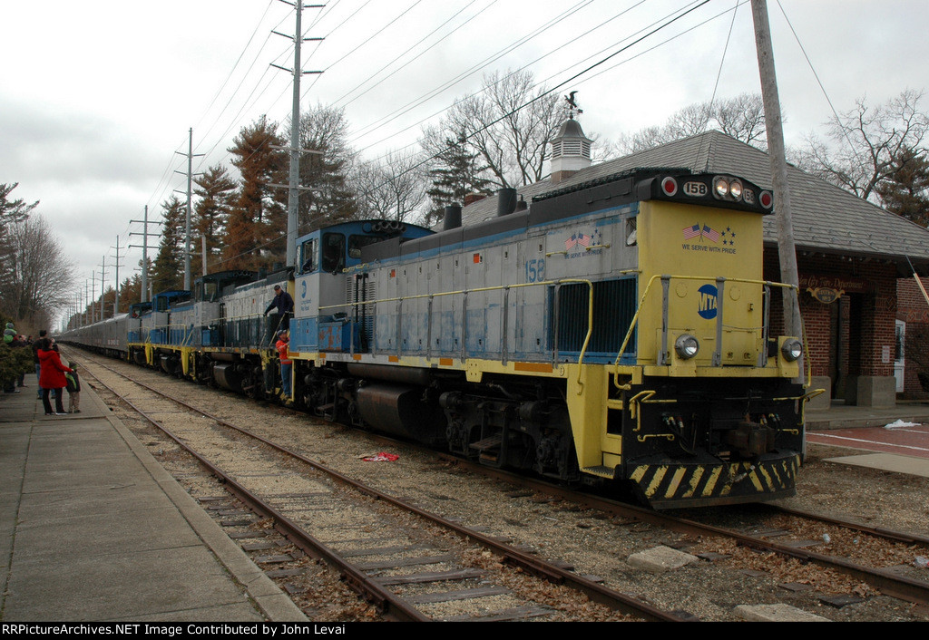 LIRR MP15