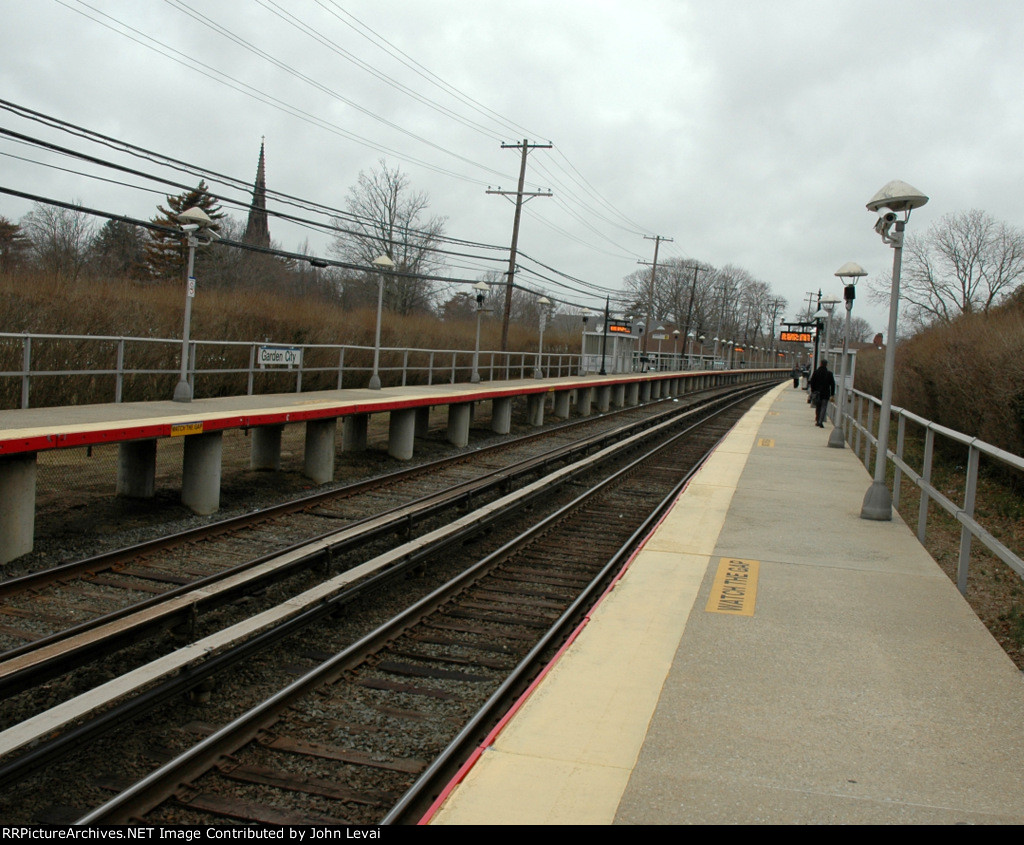 Garden City LIRR Station-looking west toward Floral Park and NYC.
