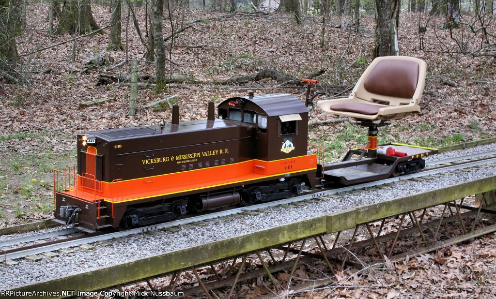 V&MV #449 on the bridge