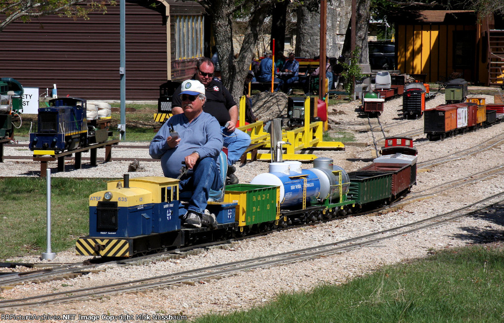 ATSF Critter #635 heading out of Gray Yard