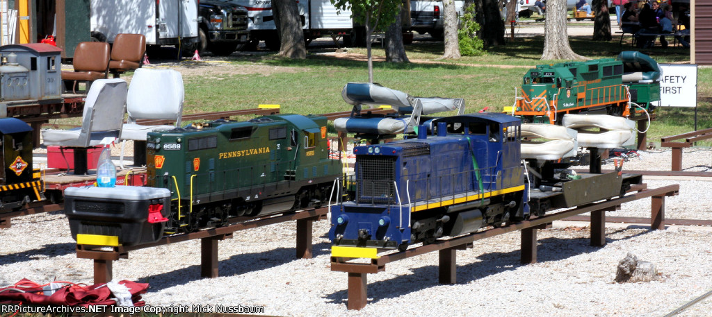 PRR GP7 #8569 & MP15 switcher on the racks