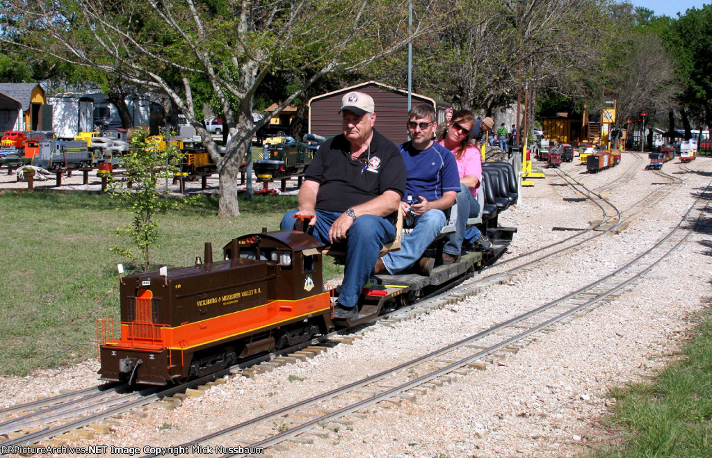 The boss taking out the V&MV #449