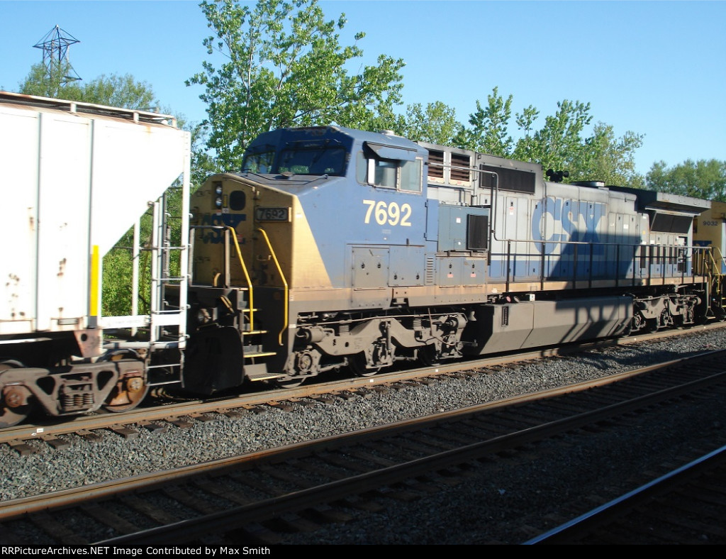 CSXT 7692 on CSX Q382