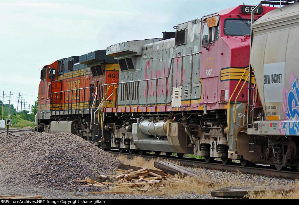 BNSF 651 Roster shot of a Santa Fe dash9!!!!!!
