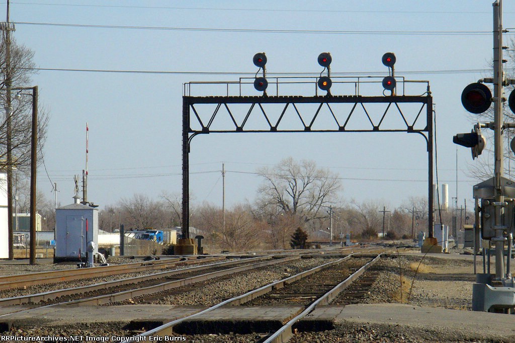 Red of Yellow for eastbound on main track 2