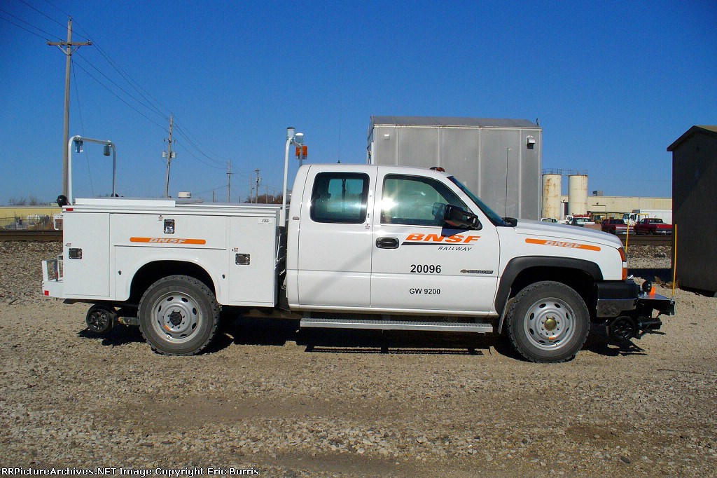 BNSF 20096 Highrail truck with new logo