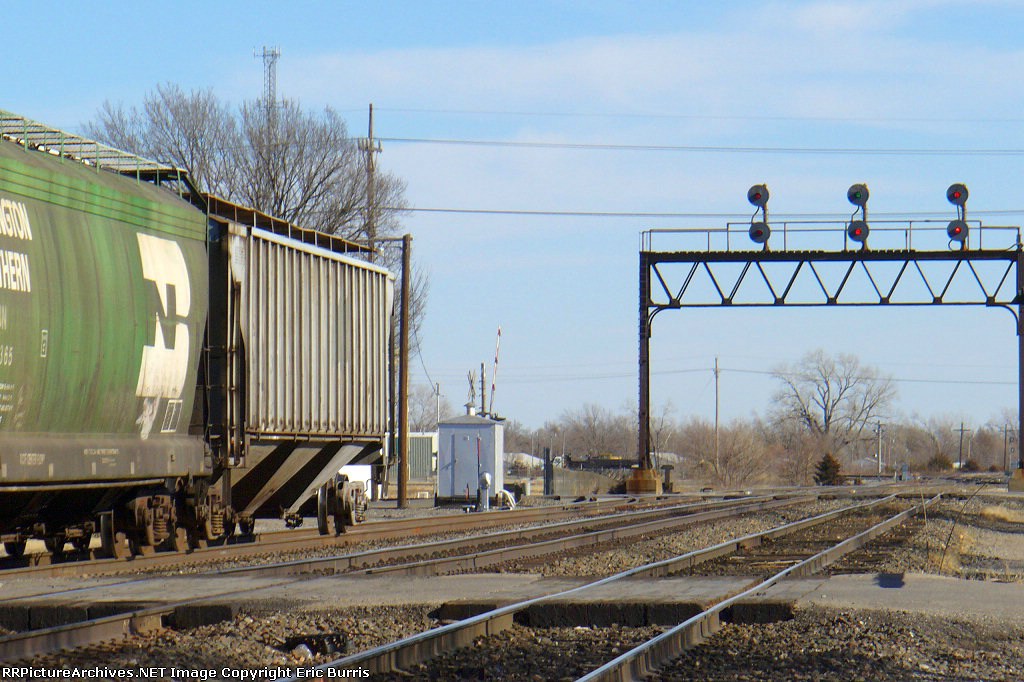 BNSF 2124 westbound