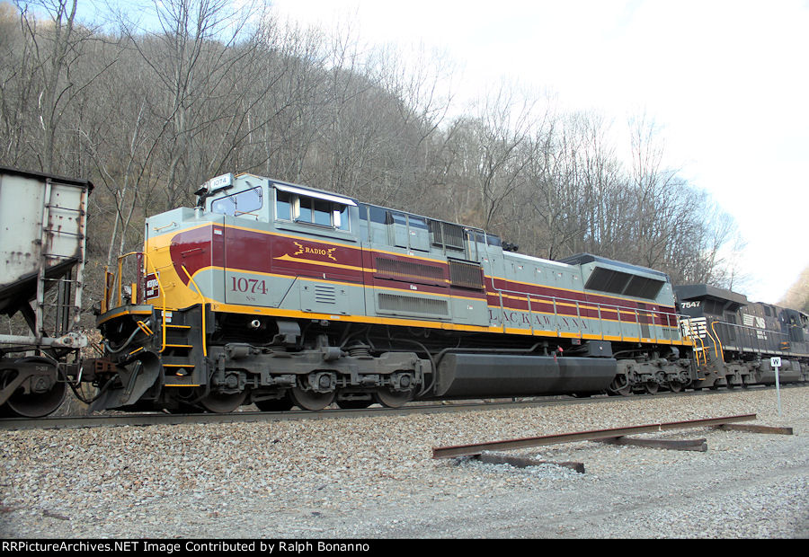 An unexpected surprise was finding the DL&W heritage unit trailing on an eastbound coal train