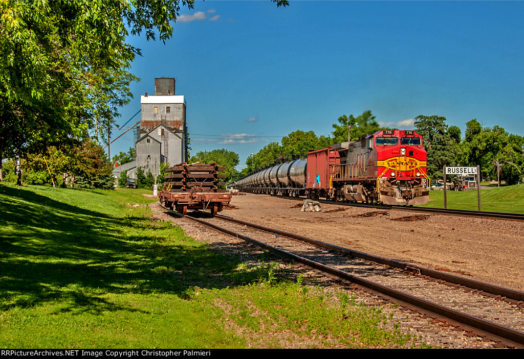 BNSF 716 Leads U-DNDAGW0-17