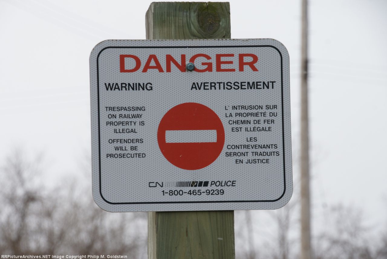 Stay the hell out in two languages!