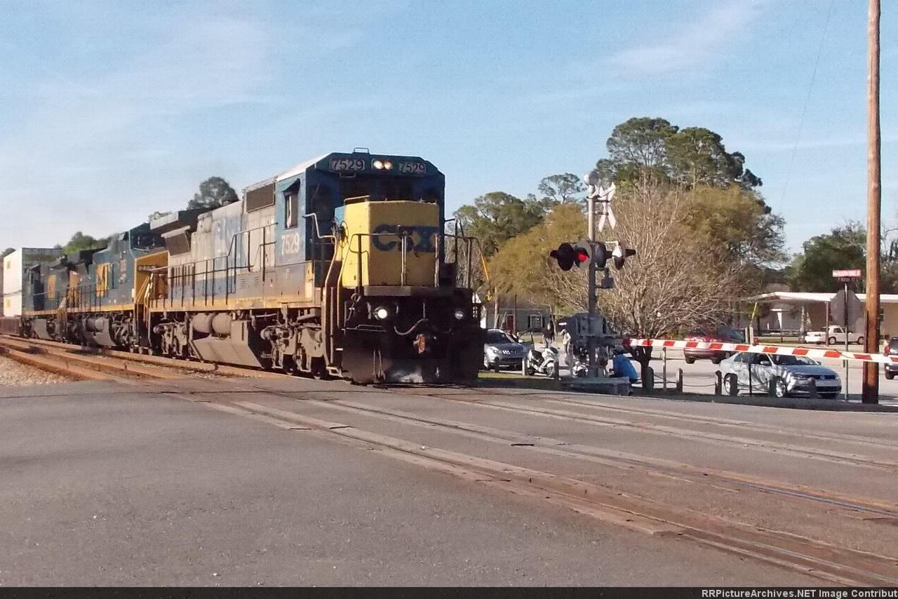 CSXT Q155
CSXT 7529 (C40-8)
CSXT 275 (AC4400CW)
CSXT 7698 (C40-8W)