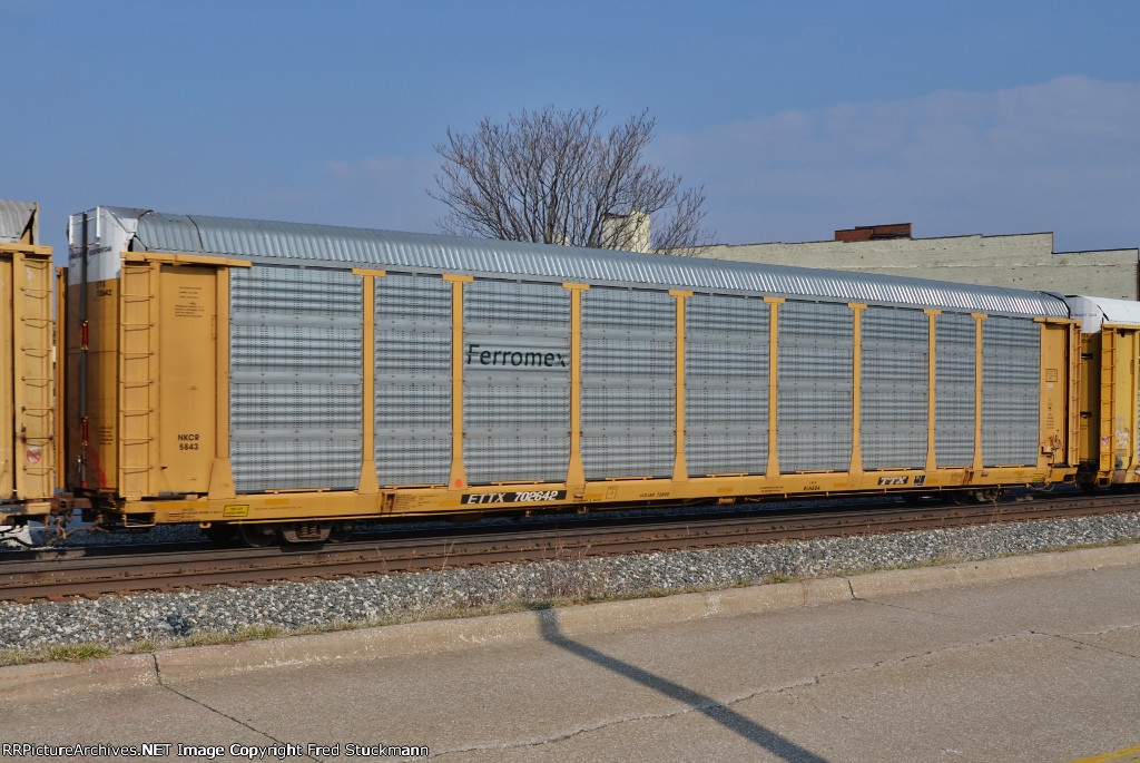 ETTX 702642 & NKCR 5843 are both new here.