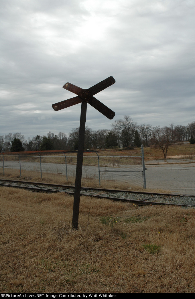 Rusty Crossbucks on the P&N Belmont Branch 