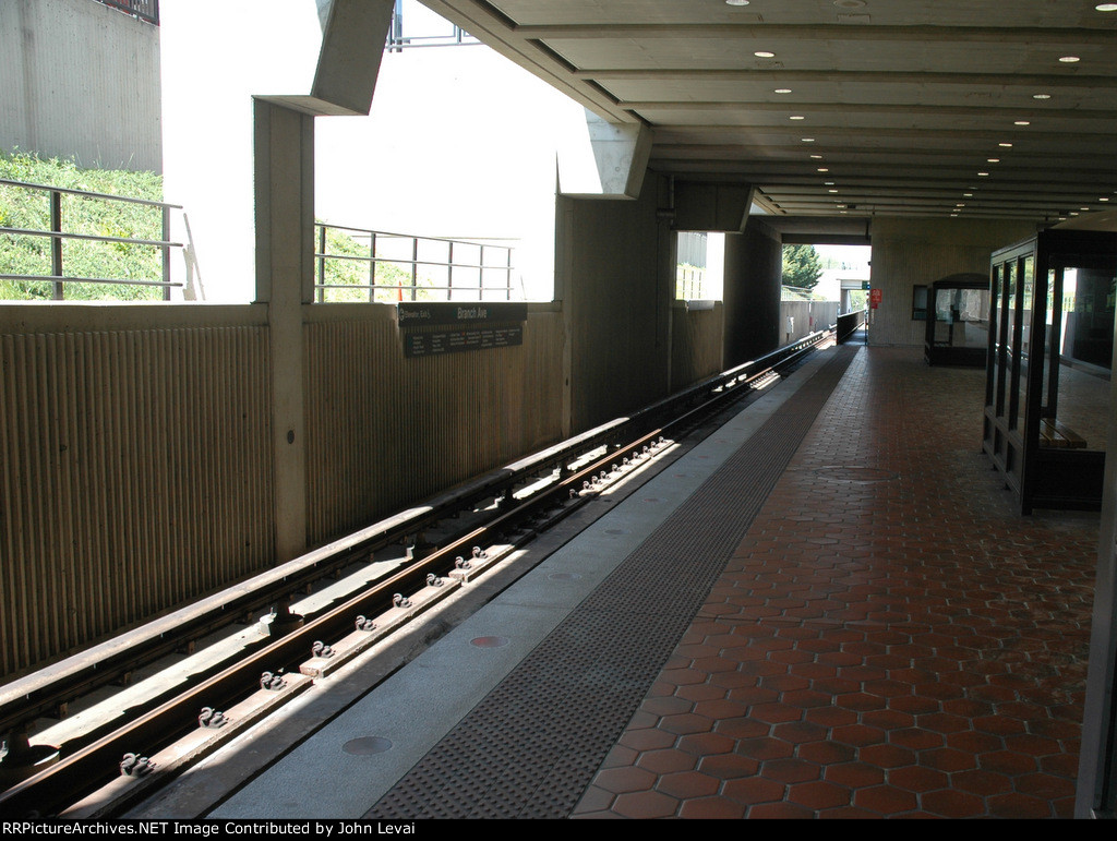 Branch Ave Metro Station: looking west