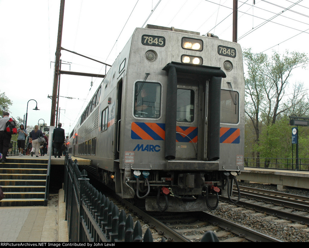 MARC Train # 443 at Odenton with Kawasaki Cab Car on the point