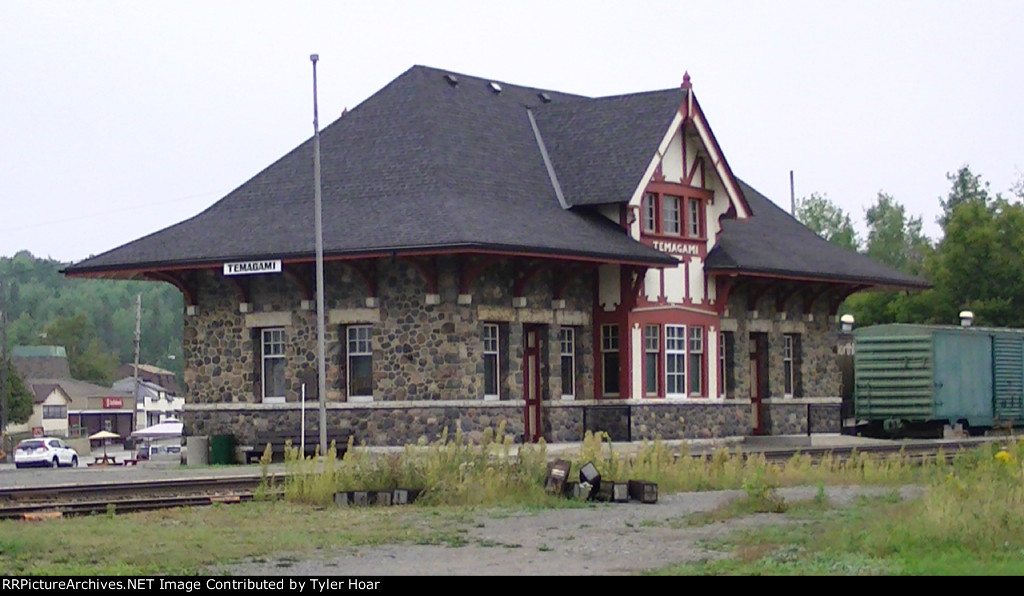 Looking lonely with no trains to service now.