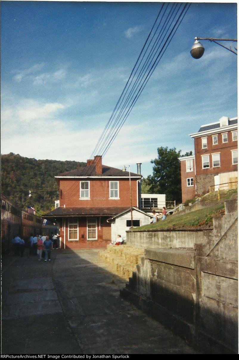 Amtrak passenger station, looking west