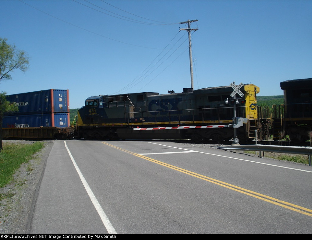 CSXT 475 on CSX Q004