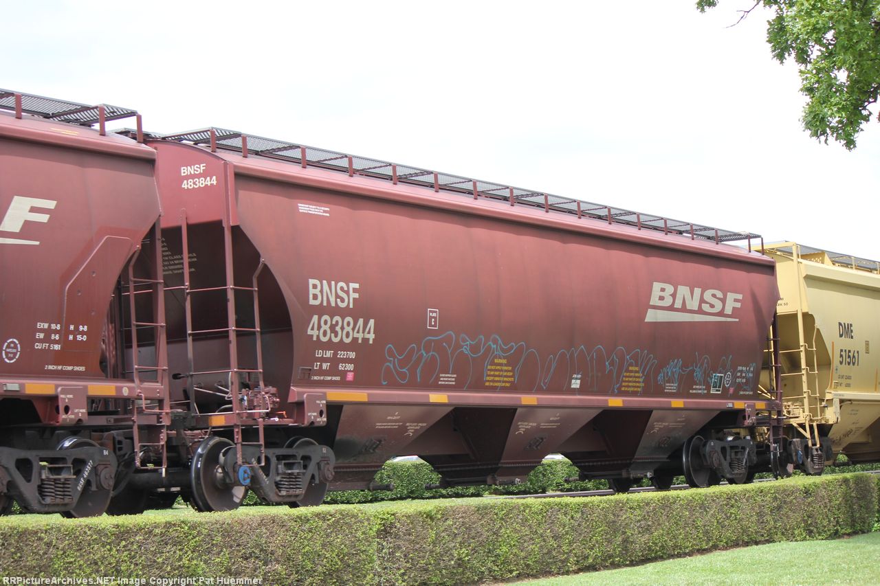 BNSF 483844