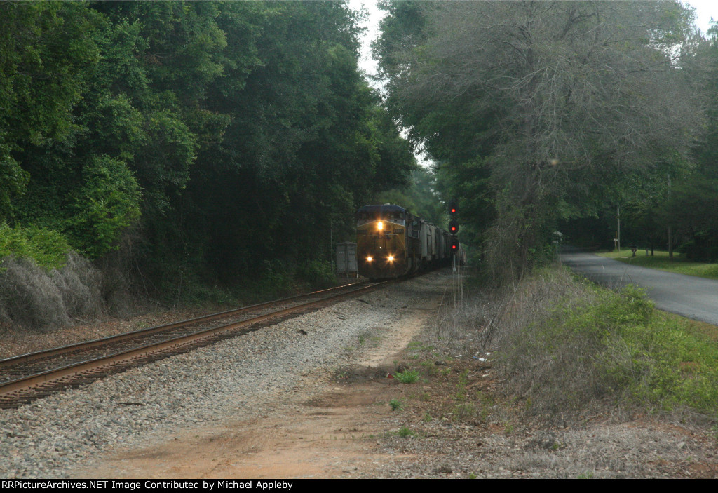 G433 with the lead engine CSXT 9046