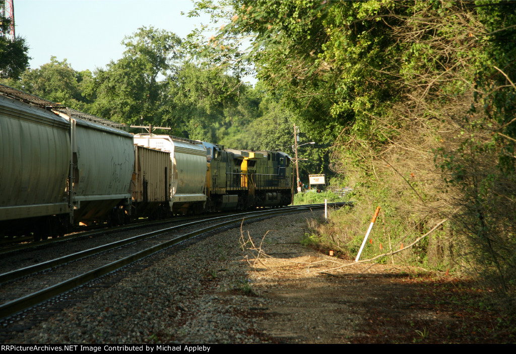 CSXT 465 leading 17 on Q605
