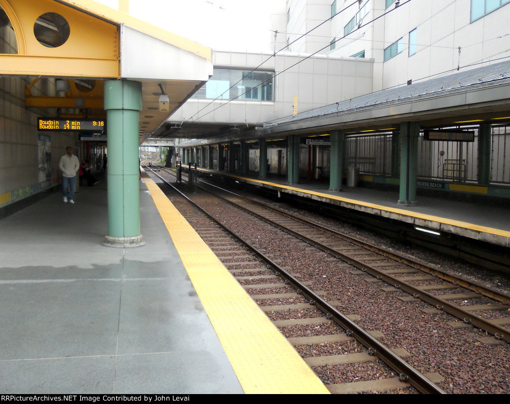 T Revere Beach Subway Station-looking east