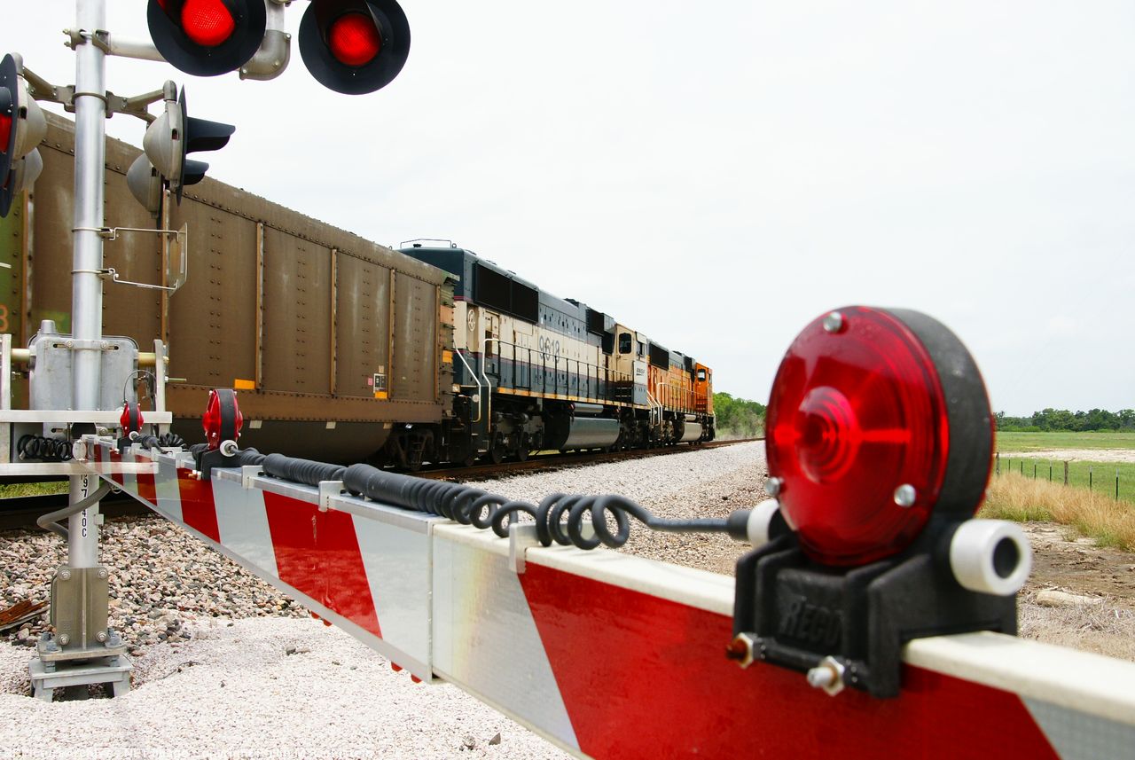 BNSF 9618 with an experimental foreground.