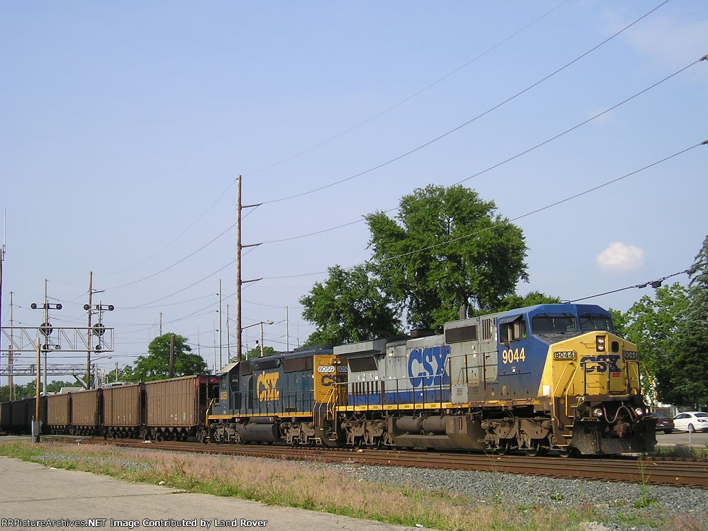 CSXT 9044 On CSX E 411 Southbound
