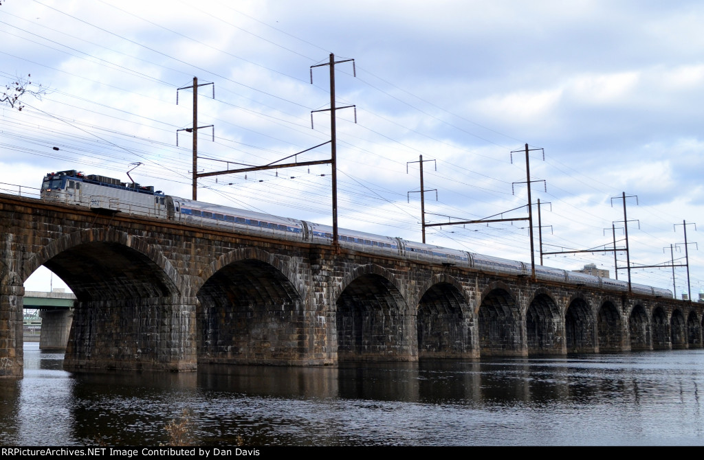 Amtrak AEM-7AC 942 on the point of 143