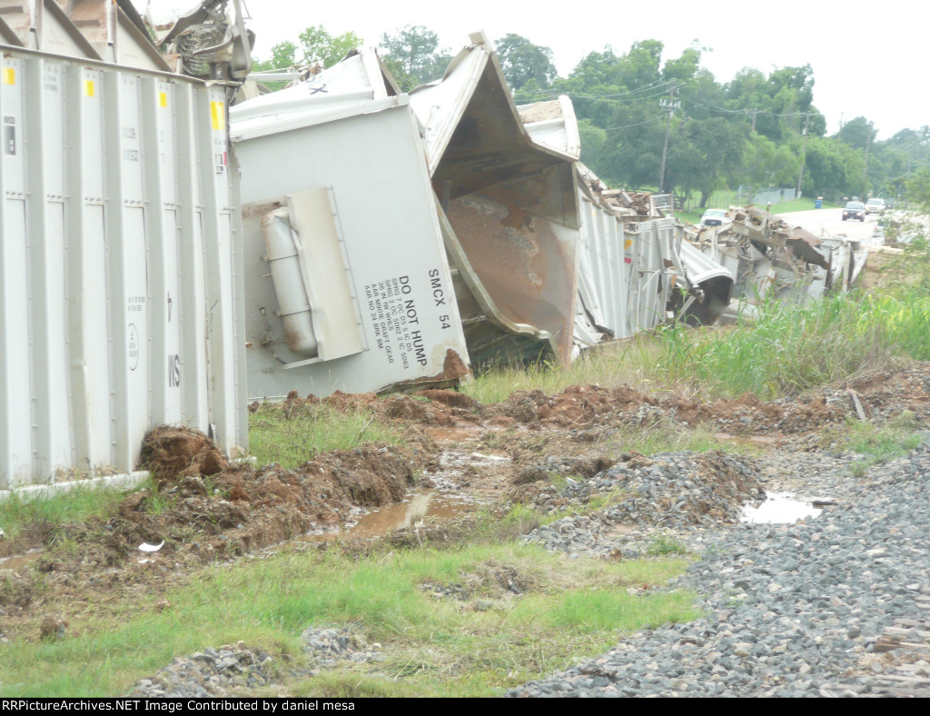 Train car derail in Pleasanton Texas