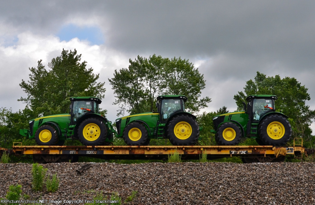 OTTX 93032 along with the tractors is new here.