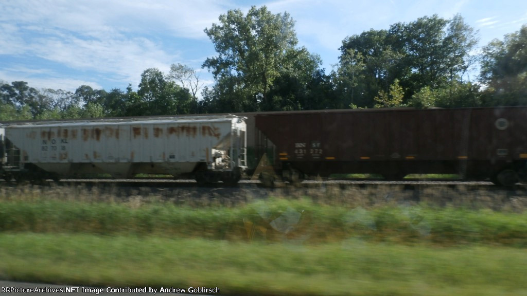 NOKL 827018 & BNSF 431272