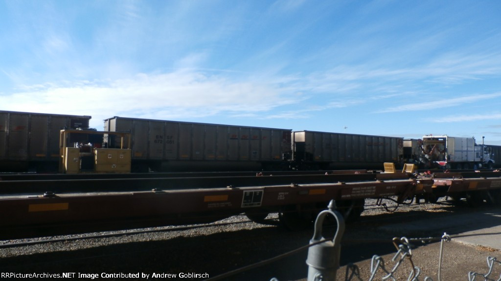 BNSF 672051 + 672260