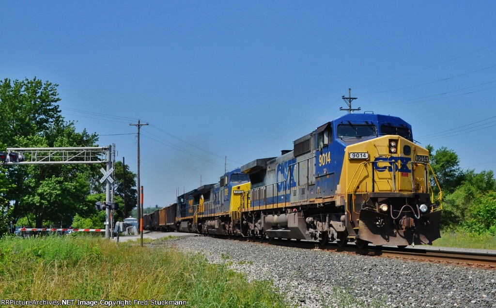 CSX 9014 still looks good in YN2.