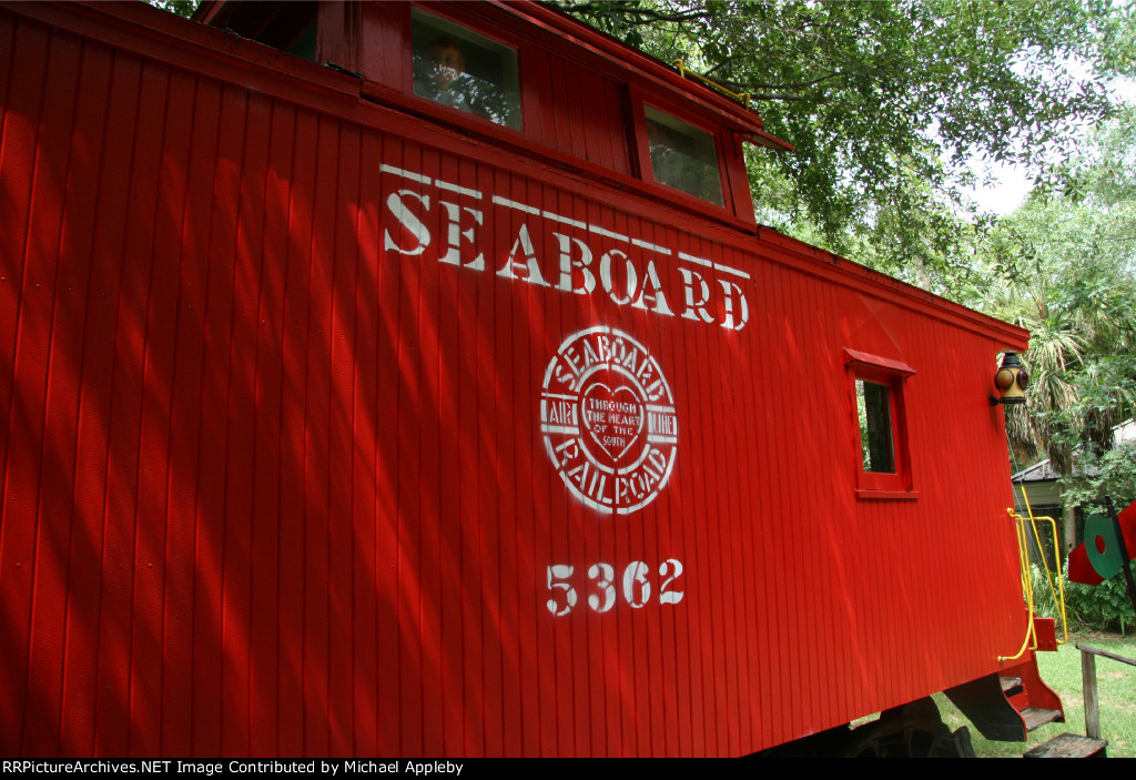 classic lettering on a classic caboose.