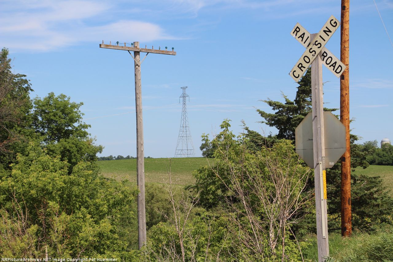 Line Pole vs. HVDC tower