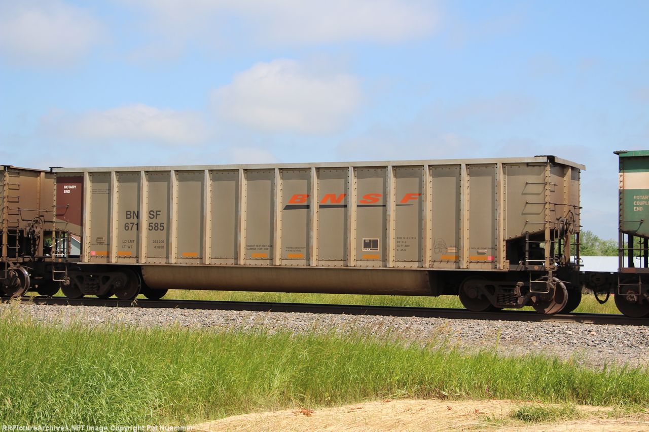 BNSF 671585