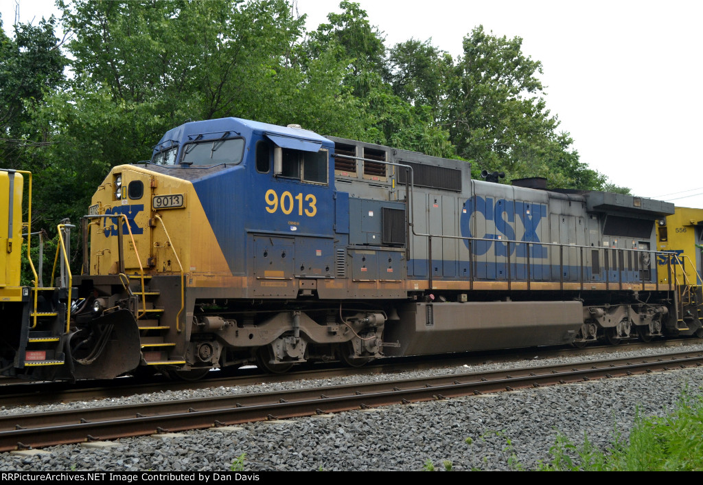 CSX C40-9W 9013 as the second unit on Q418-20