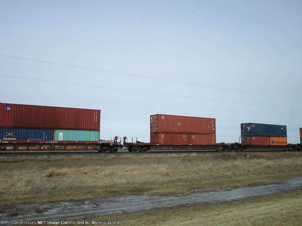 BNSF 239293 & CN 661067