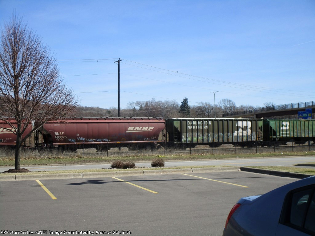 BNSF 483375 rush by