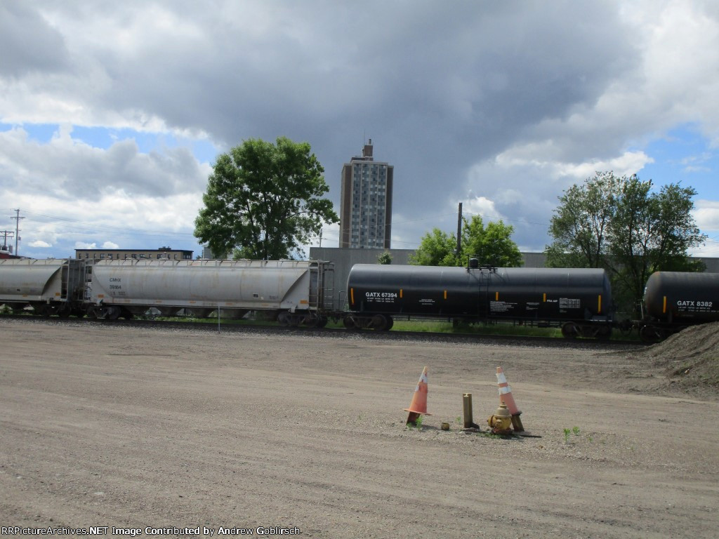 GATX 67394 & CMHX 39164
