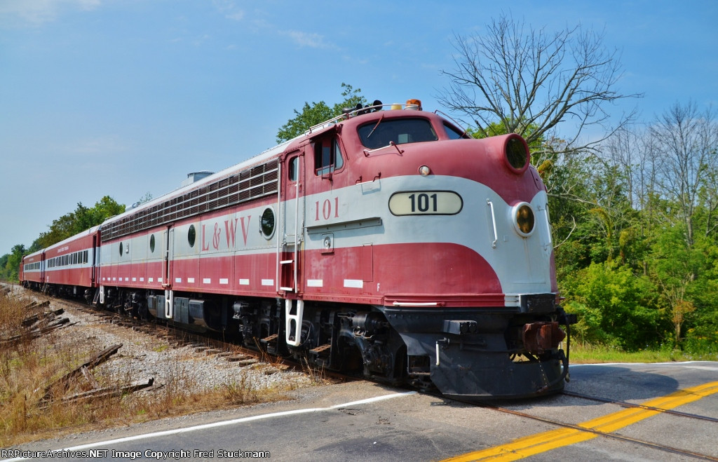 LWV 101 crosses Peck Rd.