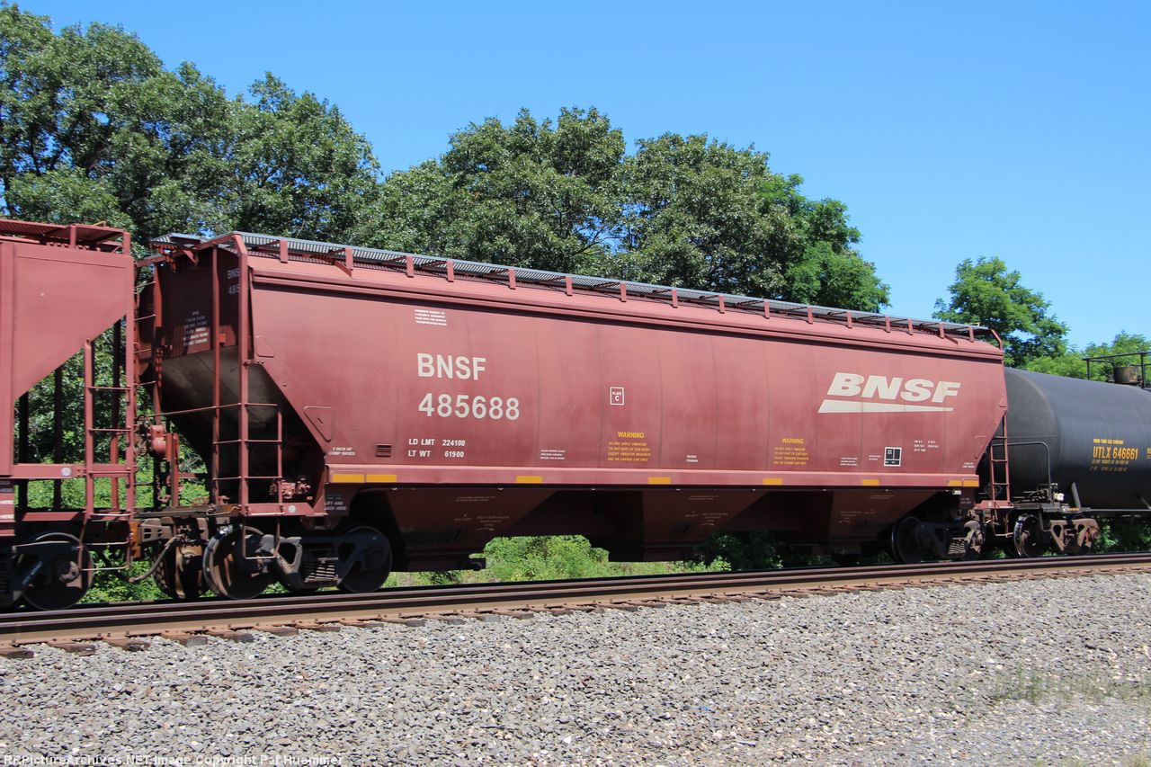 BNSF 485688