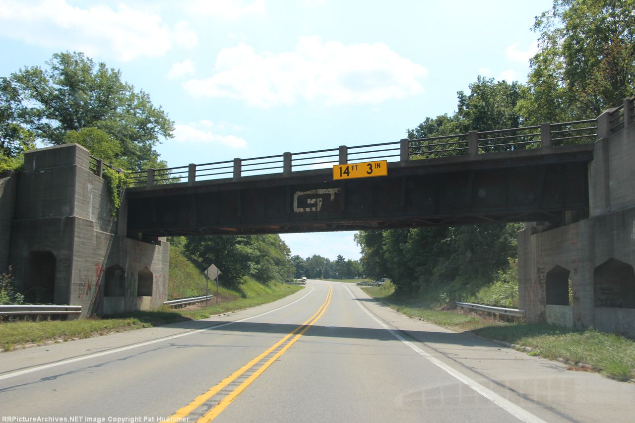 Where the Trunk passes over M21