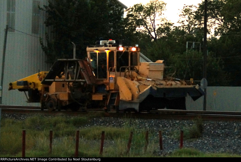 UP Ballast regulator, also heading to tie up