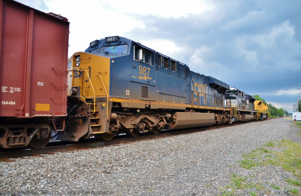 CSX 987 rides on NS rails today.