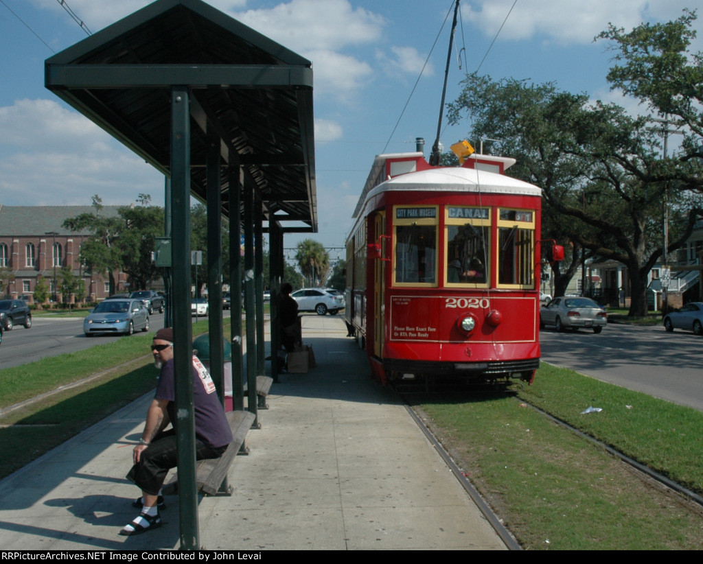 Canal Streetcar at Carrollton Ave Station-looking south